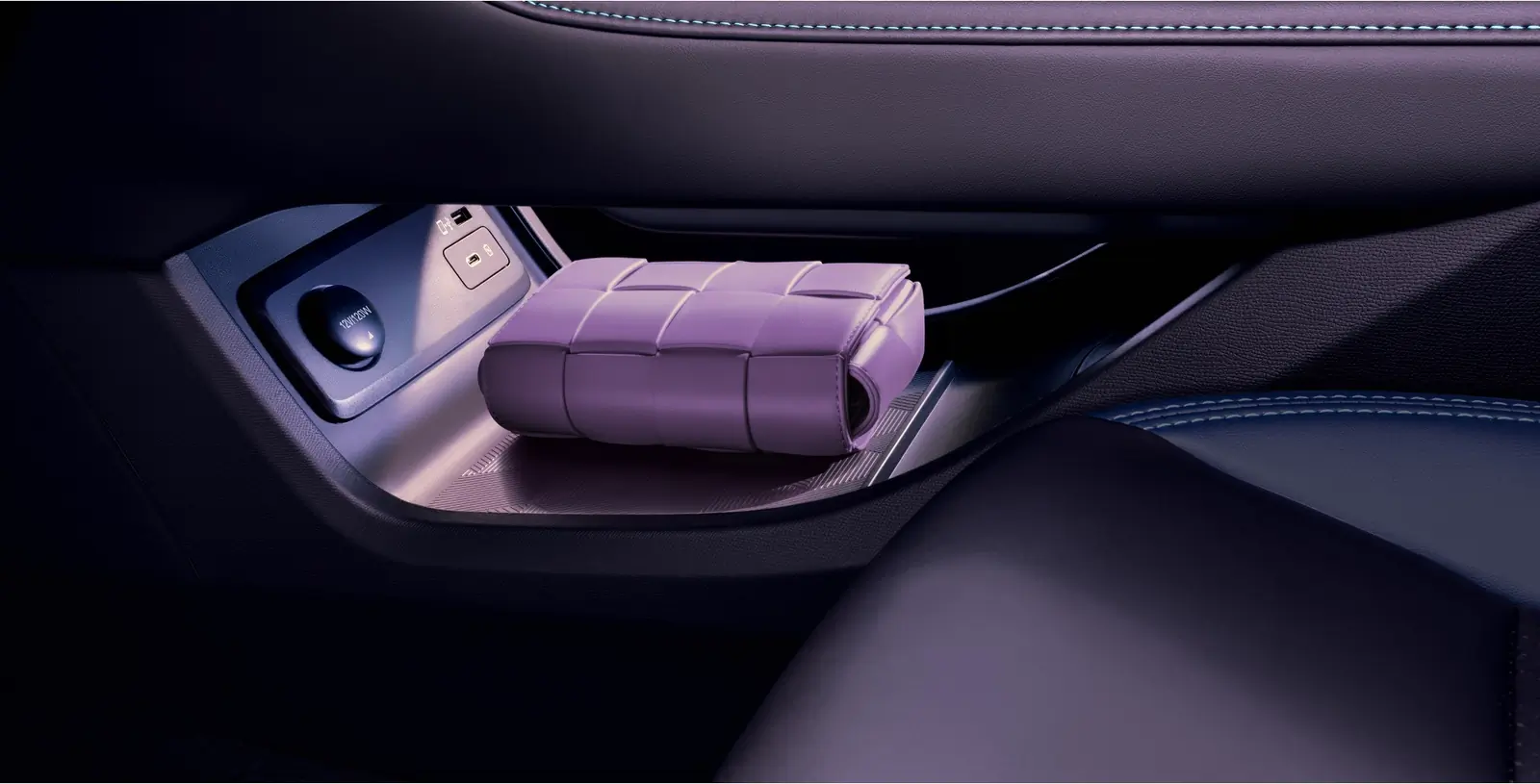 GAC EMZOOM centre console storage with wireless charging