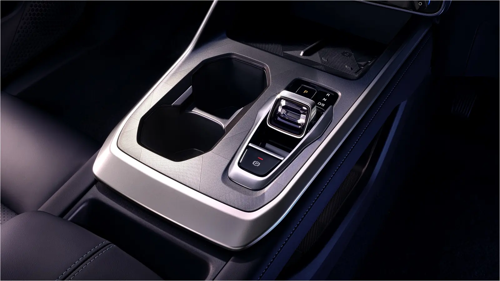 GAC EMZOOM centre console gear selector and cup holders